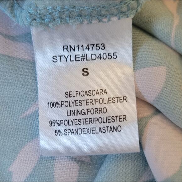 NWT Ruffle Wrap Front Dress with Floral Print Size Small - Picture 8 of 10